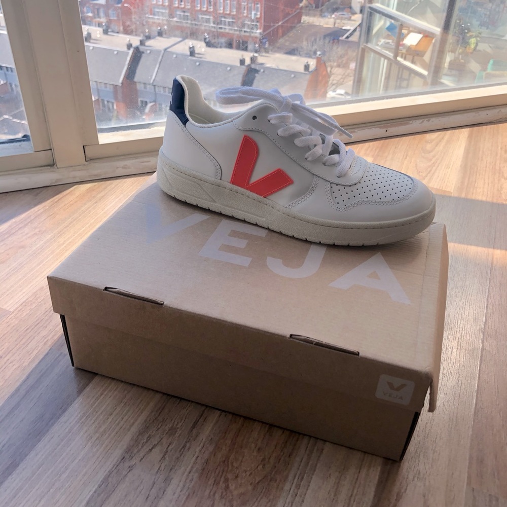 Veja V10 Leather sneakers